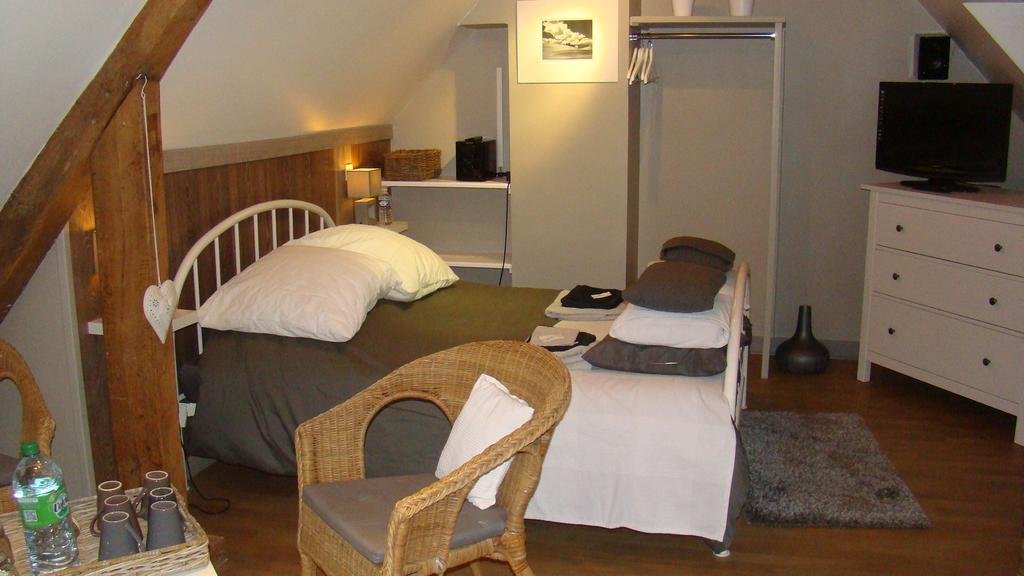 Gite De La Cour Campandré-Valcongrain Zimmer foto