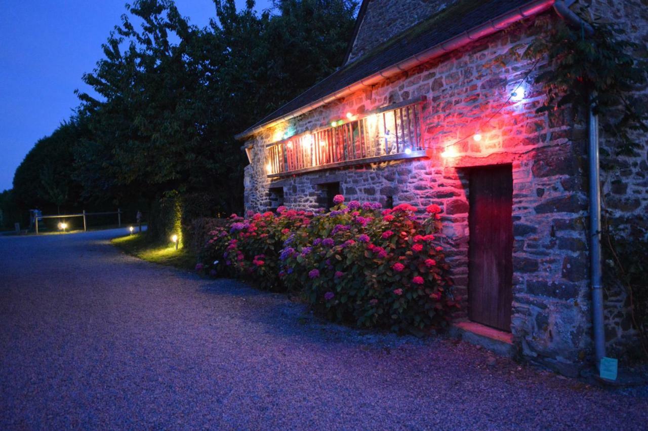 Gite De La Cour Campandré-Valcongrain Exterior foto